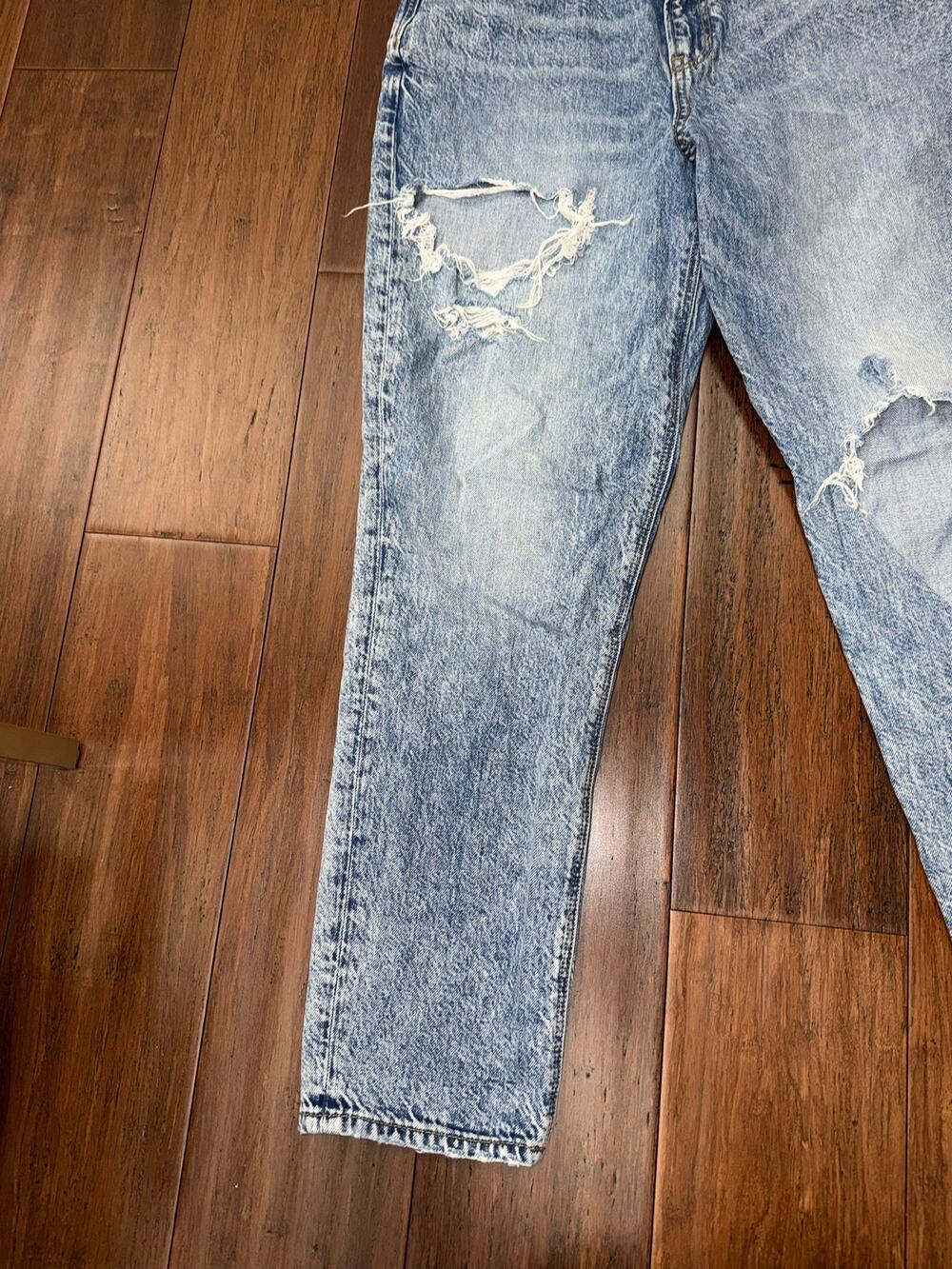 American Eagle Curvy Mom Jeans Size 2